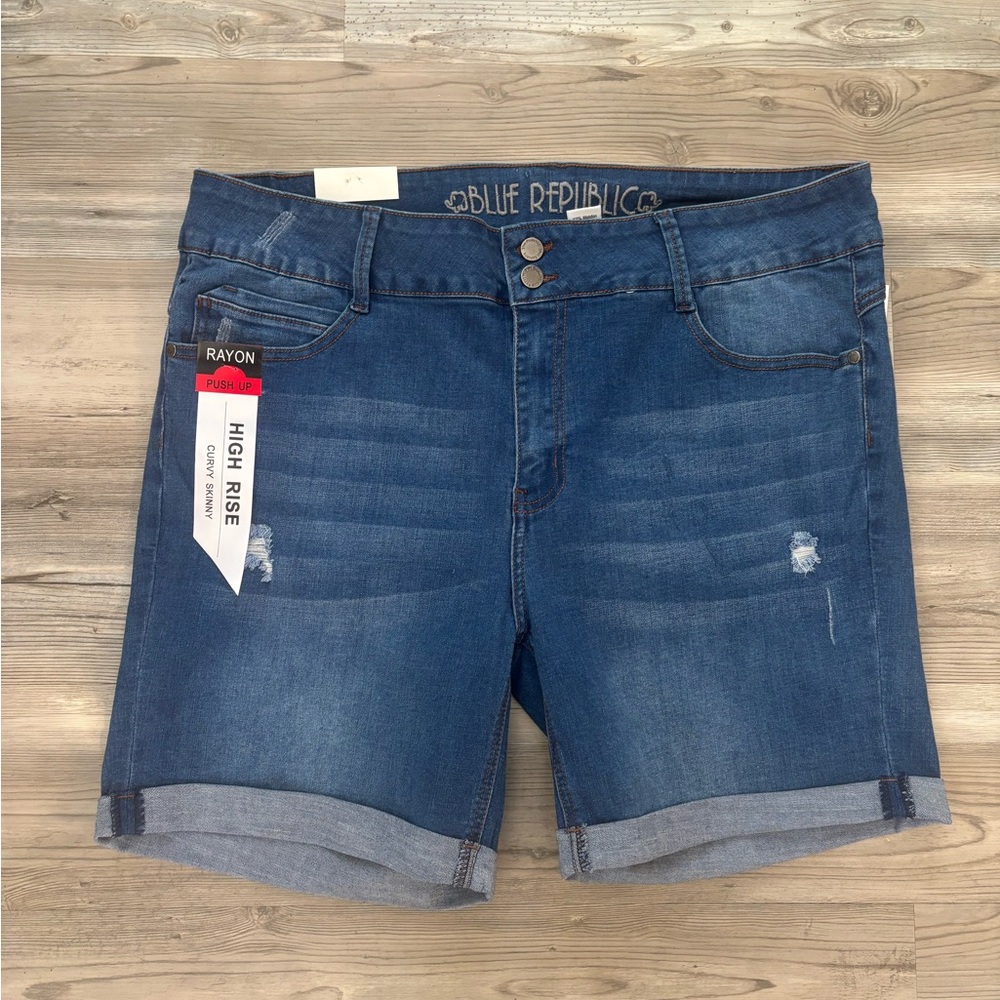 Blue Republic NWT shorts size 22 rise is 12 Curvy Skinny Highrise